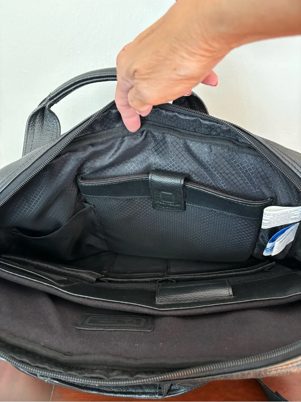McKlein USA Black Pebble Leather Laptop Bag #10T-0589054 Numerous Compartments